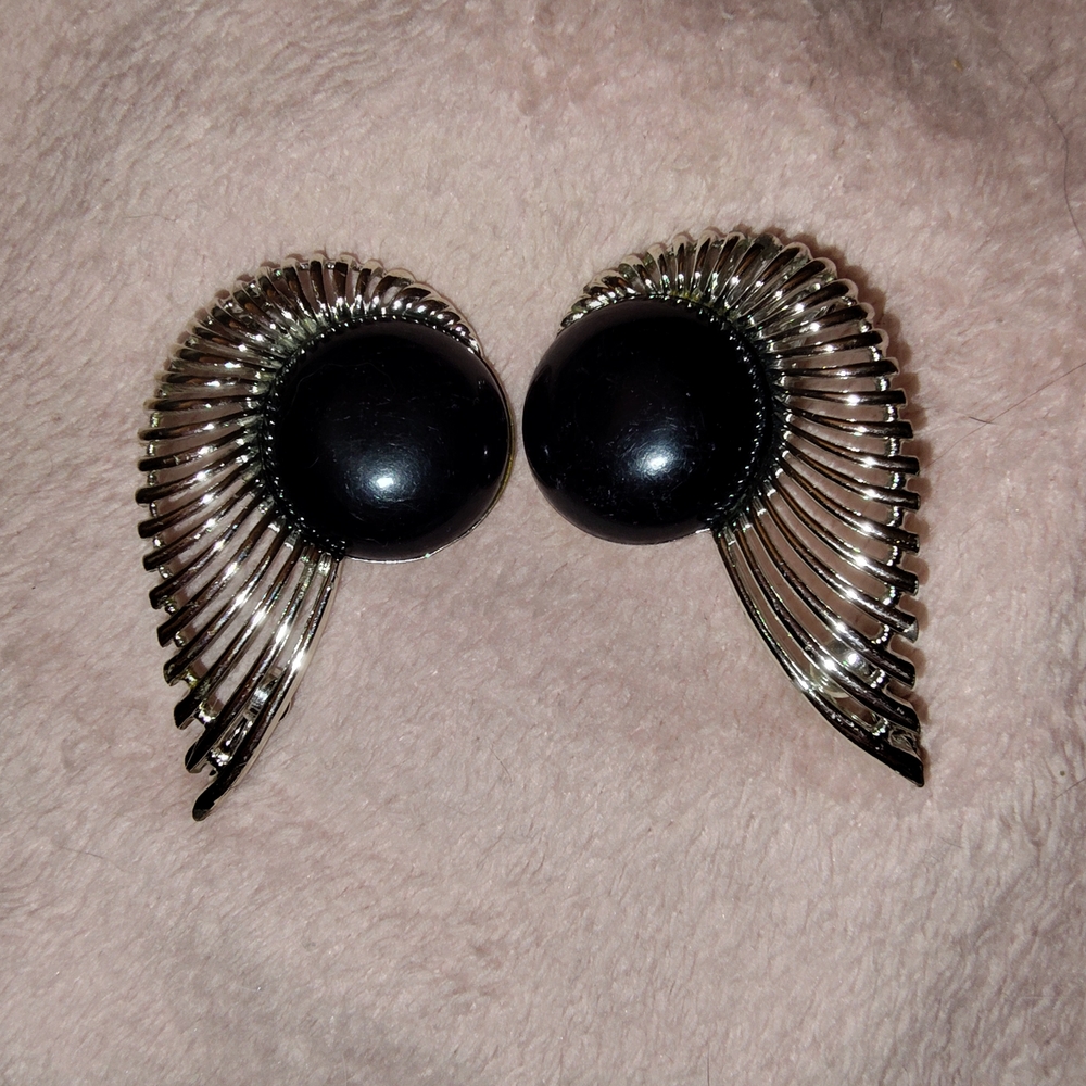 Sarah Coventry Par Pending Large Clip On Earrings Black And Silver